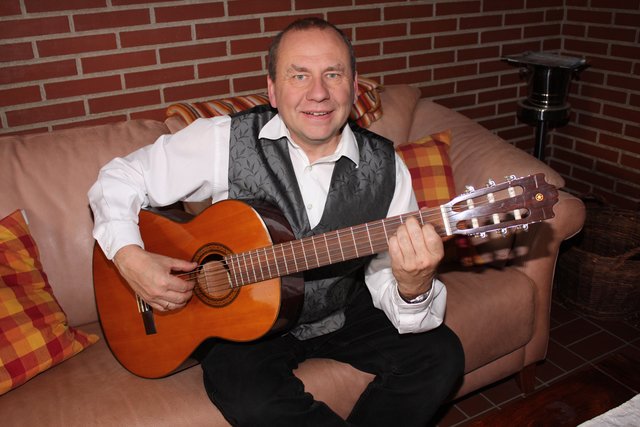 Der Pastor mit der Gitarre | Foto: jd