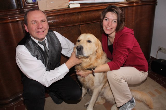 Matthias Schlicht mit Ehefrau Sandra und Hund Sam | Foto: jd
