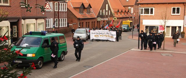 In der Marktstraße waren kaum Passanten unterwegs, als die Protestler vorbeizogen