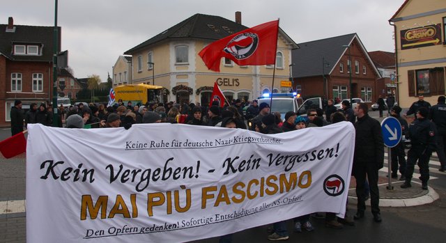 "Kein Vergeben! - Kein Vergessen!" Antifaschisten demonstrieren in Harsefeld