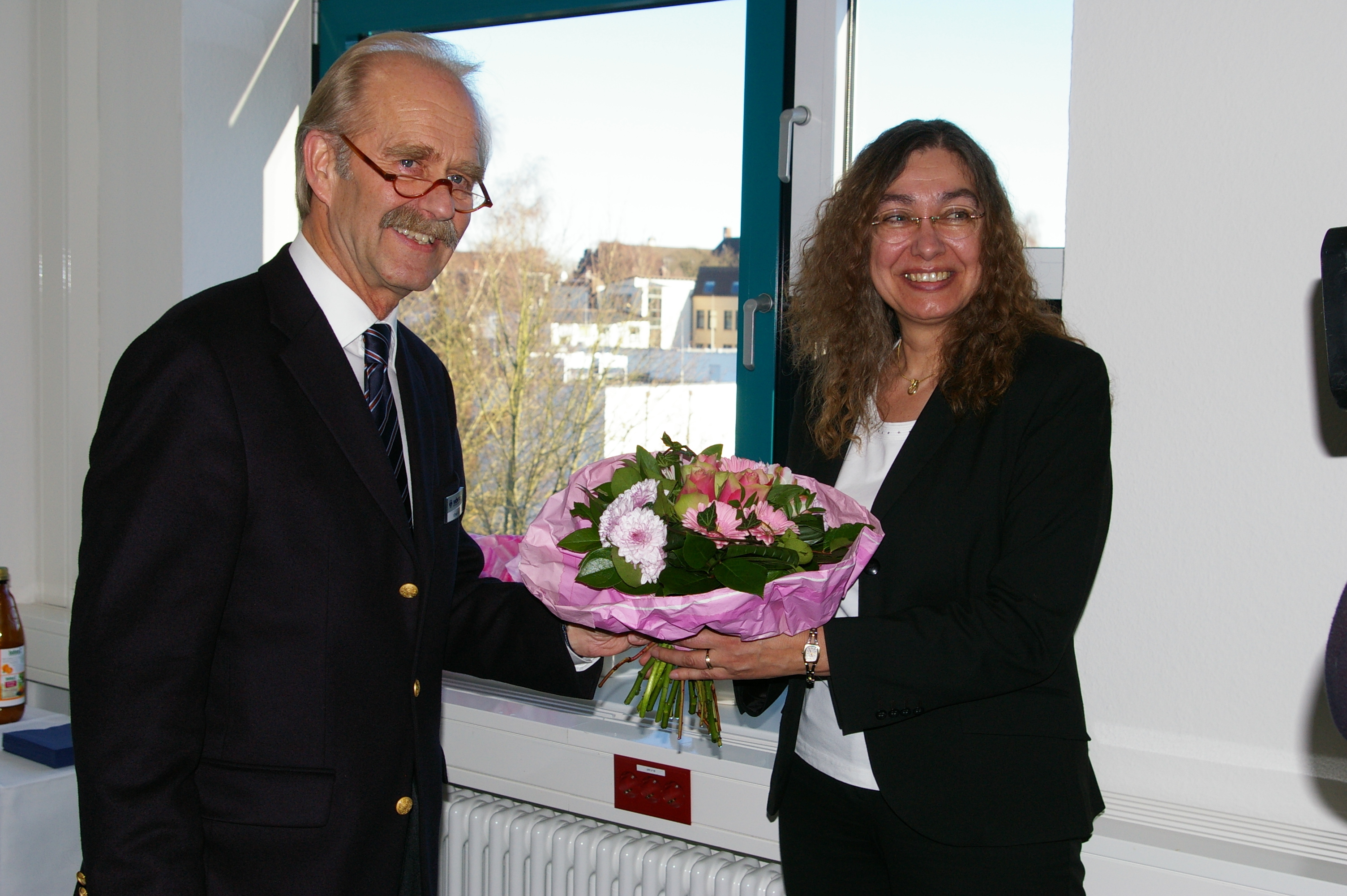 Blumen zum Abschied: Gerald Koch und Johanna Jirka