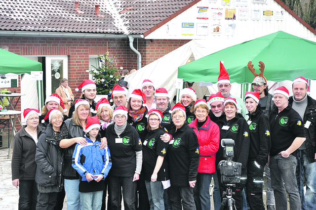 Die Tierheim-Crew in Weihnachtsstimmung | Foto: Foto: oh