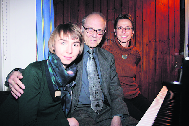 Gestalteten den musikalischen Teil des Neujahrsempfangs: Paul-Gerhardt Schneider sowie Friederike (li.) und Mirjam Ophüls