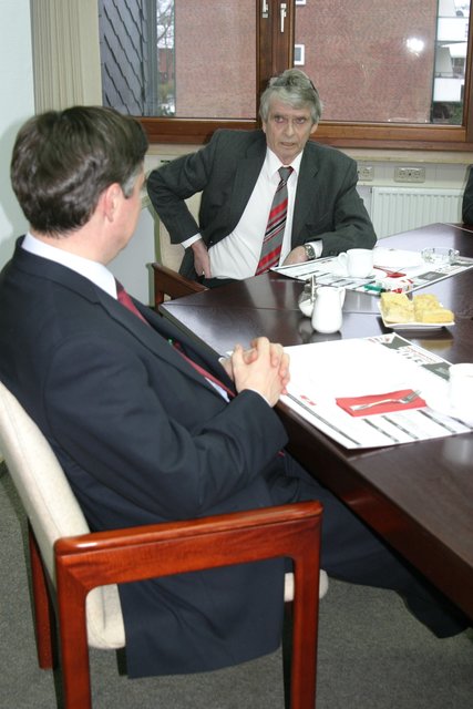 David McAllister mit Verleger Martin Schrader