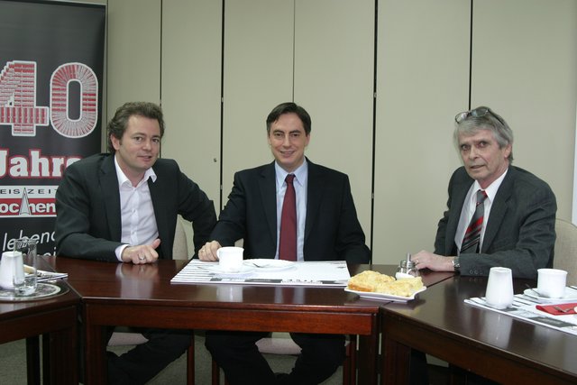 Reger Gedankenaustausch: Stephan Schrader, David McAllister und Verleger Martin Schrader beim Redaktionsgespräch im WOCHENBLATT - Haus in Buchholz