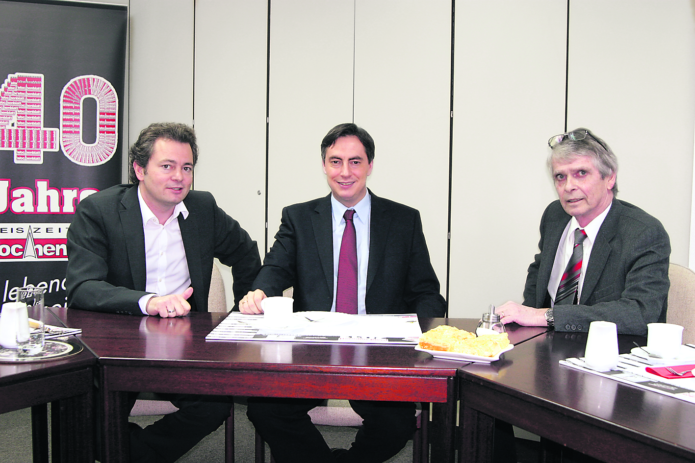 Redaktionsgespräch: Ministerpräsident David McAllister mit WOCHENBLATT-Geschäftsführer Stephan Schrader (li.) und Verleger Martin Schrader