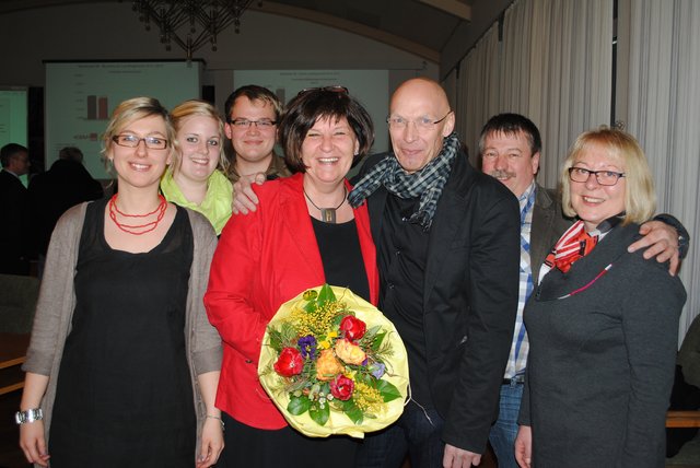 Petra Tiemann mit Ehemann Helmut, Kindern und Freunden