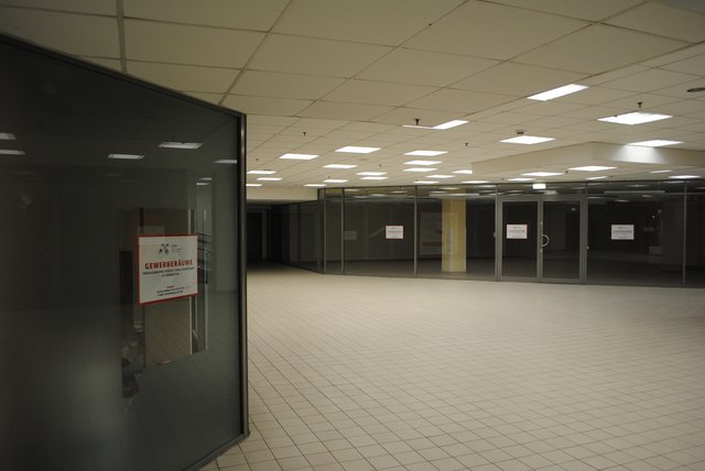 Im Untergeschoss stehen alle Läden leer