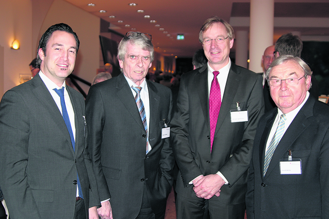 Jan Rommel (Geschäftsleitung Autohaus Kuhn + Witte, Jesteburg), Martin Schrader (Verleger WOCHENBLATT-Verlag), Michael Spethmann (Laurens Spethmann Holding) und Harald Witte (Autohaus Kuhn + Witte, Jesteburg) (v.li.)