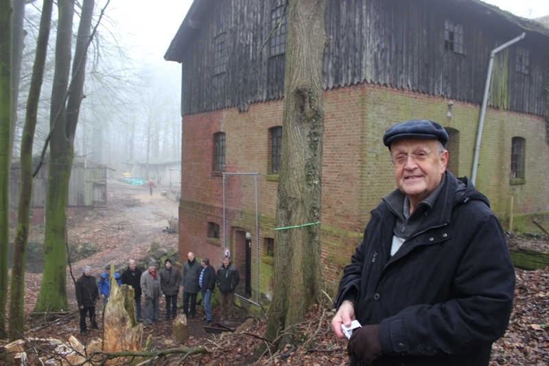 Rüdiger Heßling besichtigte gemeinsam mit seinen Vorstandskollegen die Wassermühle Karoxbostel