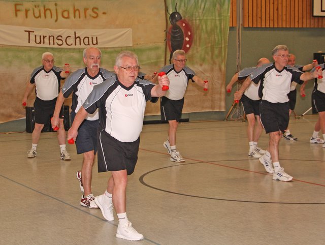 ... griff die ältere Generation zur Hantel.