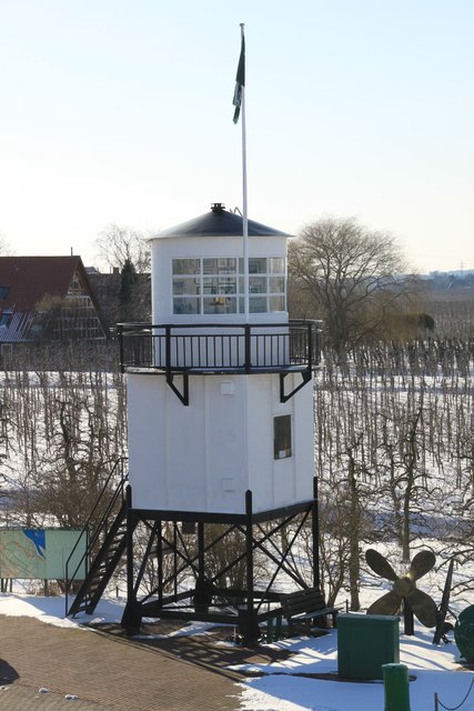 Die Bürgerschaft Twielenfleth hat das Unterfeuer vor der Verschrottung gerettet und liebevoll restauriert