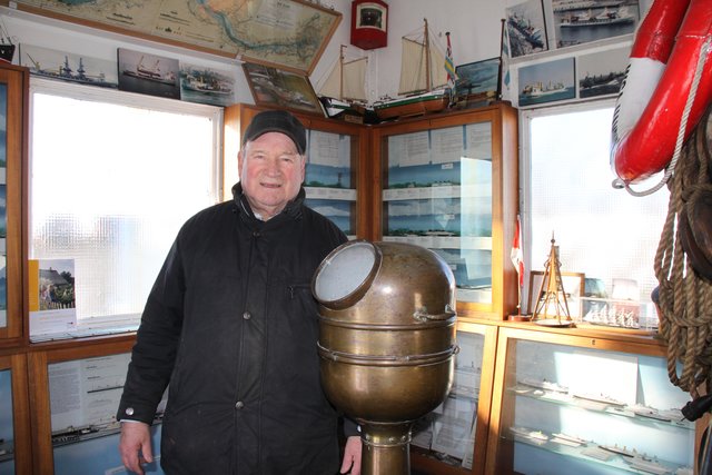 Hans-Heinrich Völkers und seine Mitstreiter zeigen im alten Leuchtturm rund 300 maritime Exponate