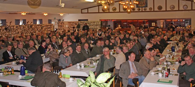 Die Harsefelder Festhalle war proppenvoll.