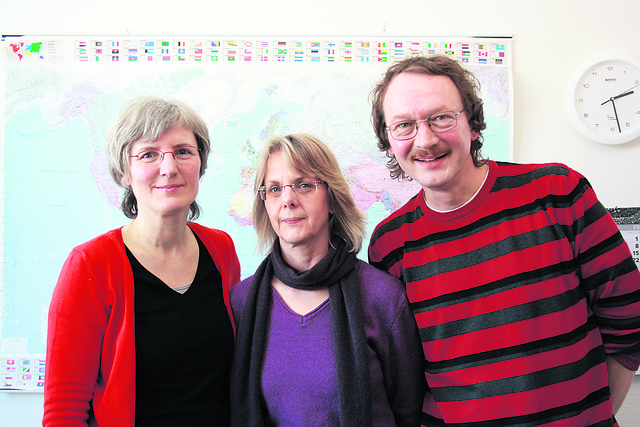 Setzen sich dafür ein, dass das Gutschein-System abgeschafft werden (v. li.): Dorothea Gabelmann, Martina Ostwald und  Erk Jessen