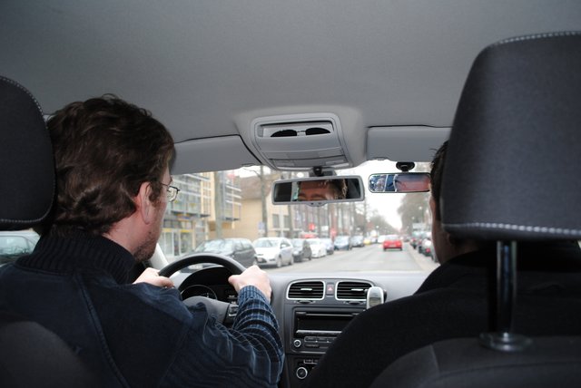 Schei... Digitalanzeige: Auf dem Tacho leuchtet Tempo 35 auf. In der Buxtehuder Bahnhofstraße sind allerdings nur 30 Stundenkilometer erlaubt - einer von vielen kleinen Fehlern | Foto: tk