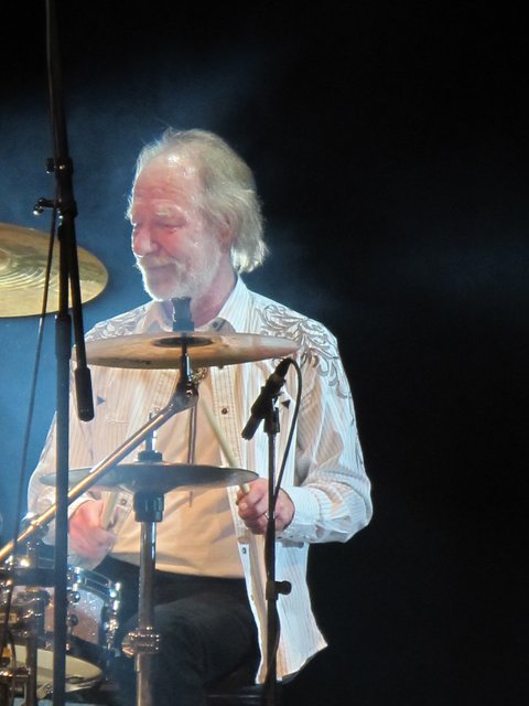 Sorgte im Hintergrund stets für den richtigen Rhythmus für die Band: Drummer Teddy Ibing