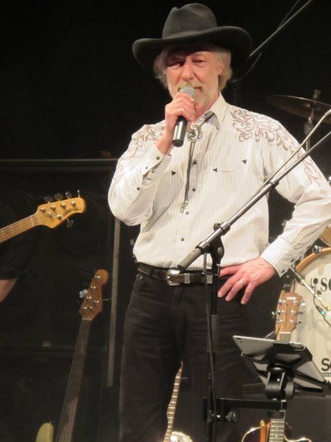 Schlagzeuger Teddy Ibing zeigte sich auch als Sänger und Unterhalter