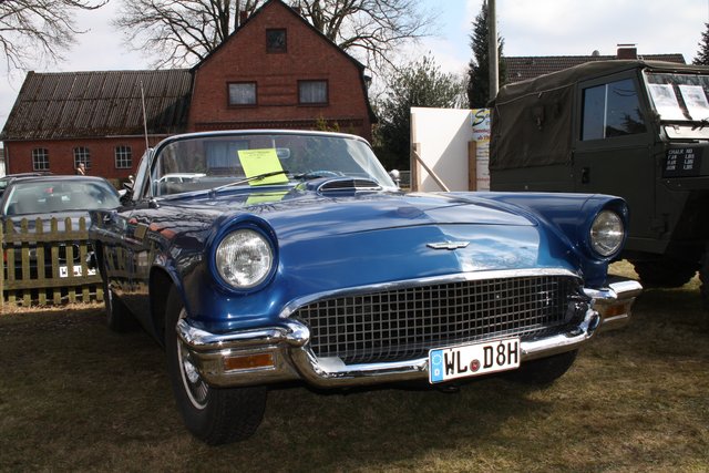 Richtig was unter der Haube hat dieser Ford Thunderbird: Das Cabrio aus dem Jahr 1957 kann über 200 PS vorweisen