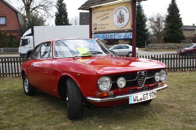 Aus dem Jahr '71 stammt dieser feuerrote Alfa Romeo