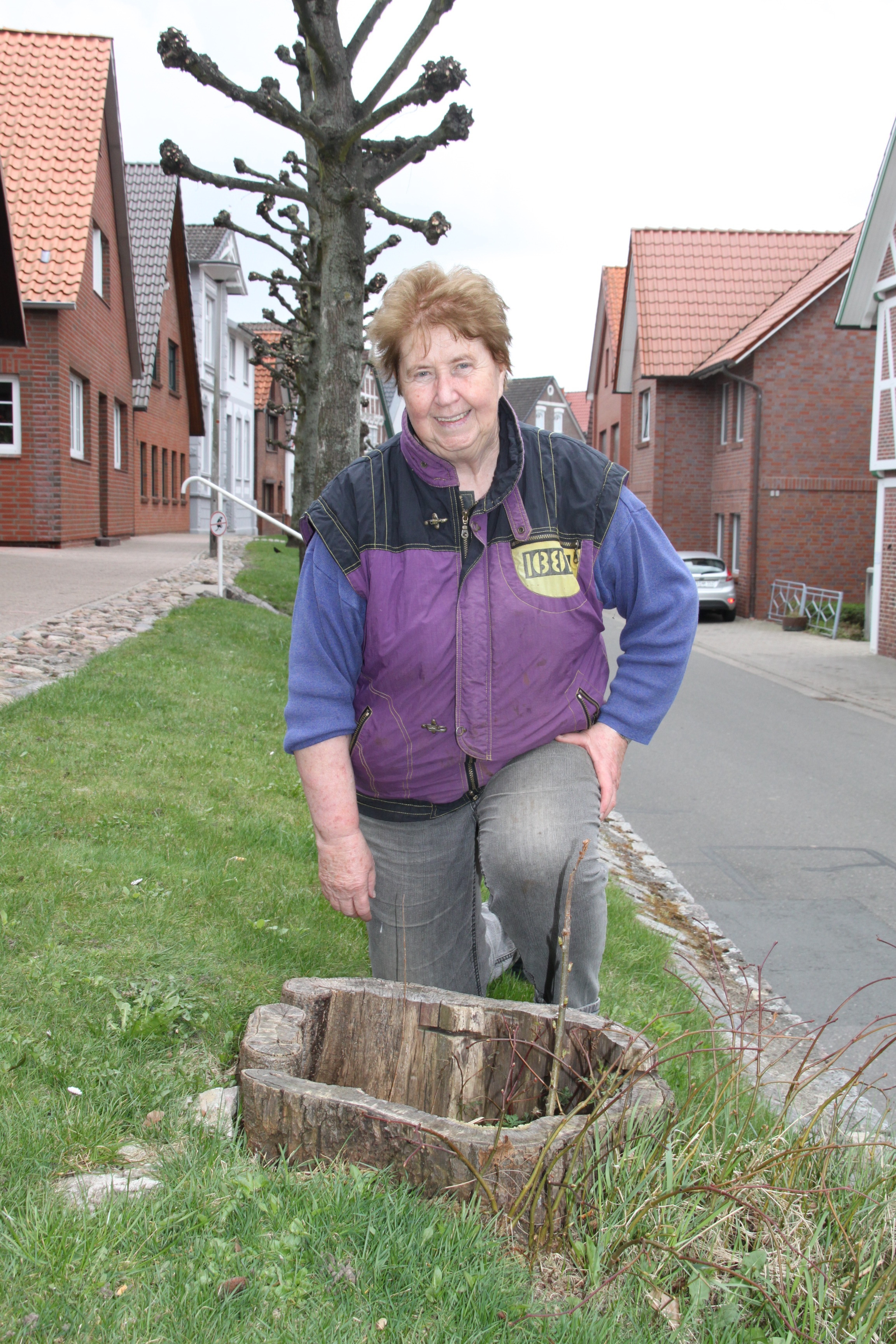 Wünscht sich Ersatzpflanzungen für die gefällten Linden am Estedeich: Anwohnerin Ilse Behrens