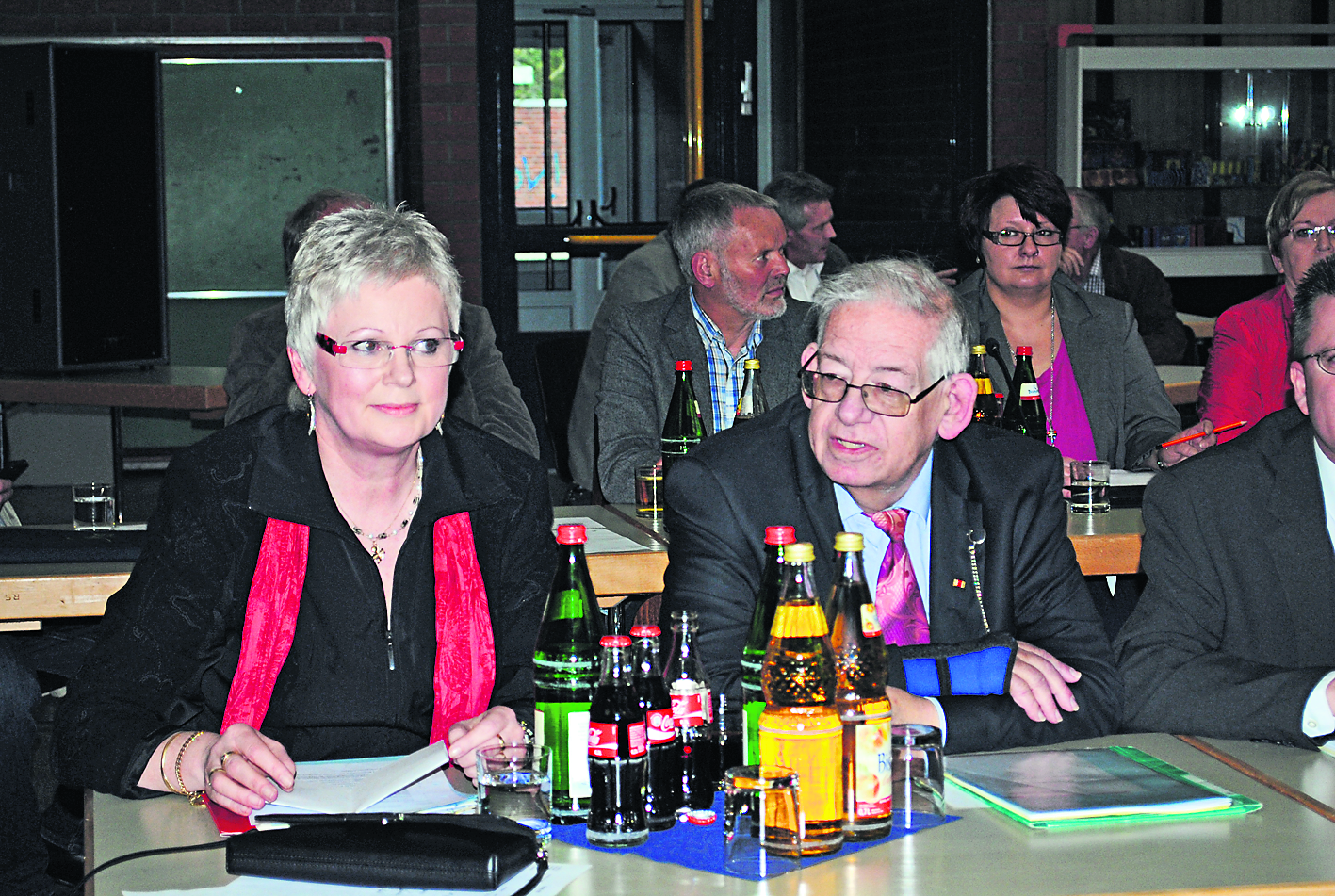 Astrid Bade und Hans-Uwe Hansen (beide SPD) sind überzeugt: Klageverzicht gegen Esteausbaggerung ist für Buxtehude der beste Weg