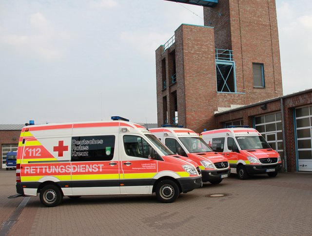 Die neuen Notfallkrankenwagen des Roten Kreuzes, Kreisverband Stade