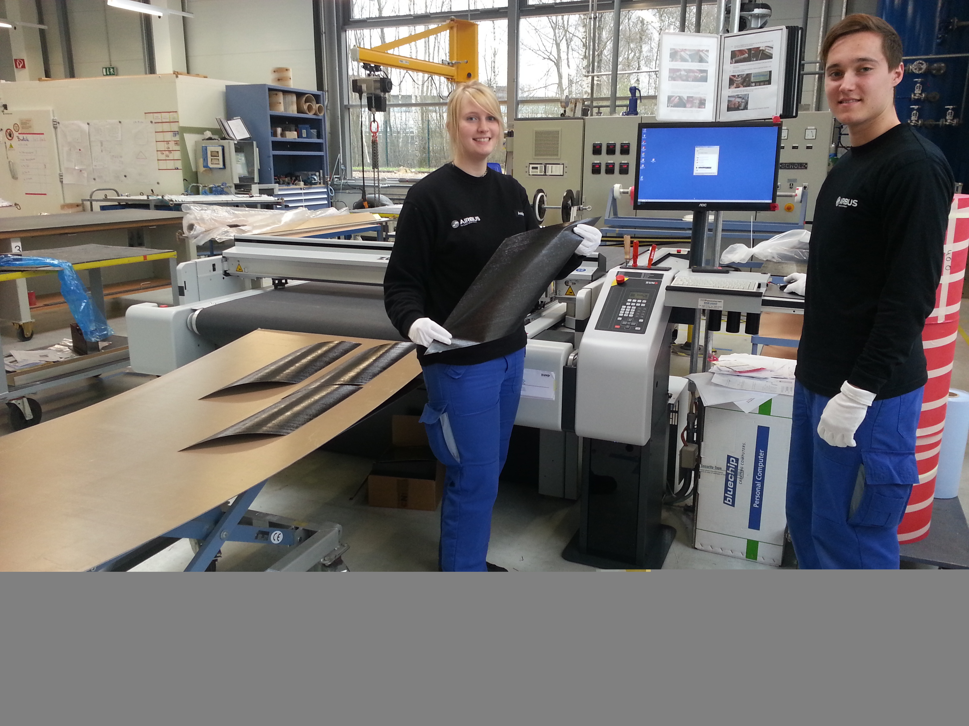 Annika Krönke und Felix Klindworth sind angehende Verfahrensmechaniker in Kunststoff- und Kautschuktechnik