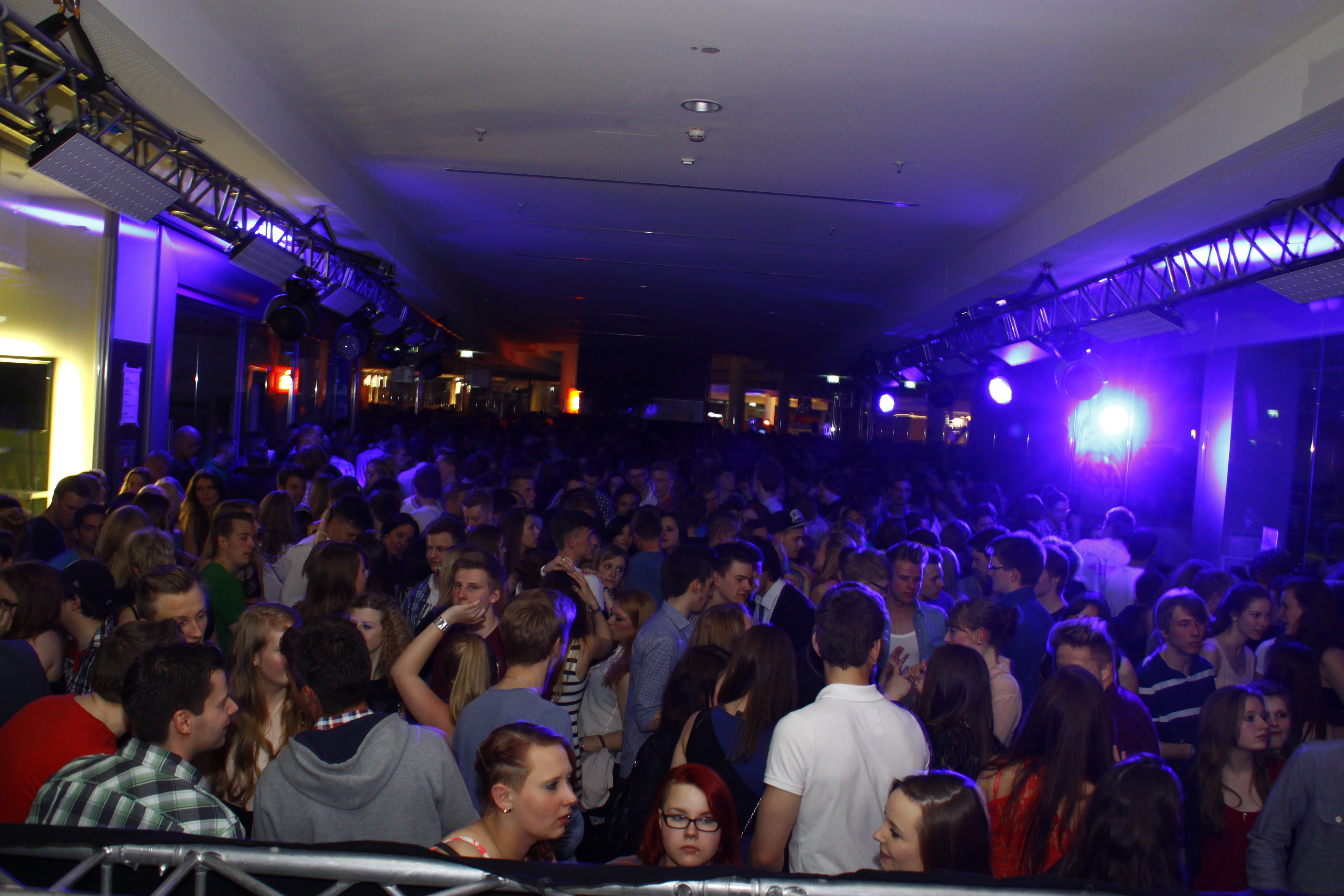 Megavoll: Die Party des Team 412 in der Buchholz-Galerie war ein Riesen-Hit