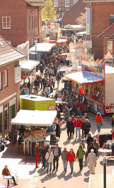 Die Marktstraße vom Hotel Meyers aus gesehen: Es war ordentlich was los
