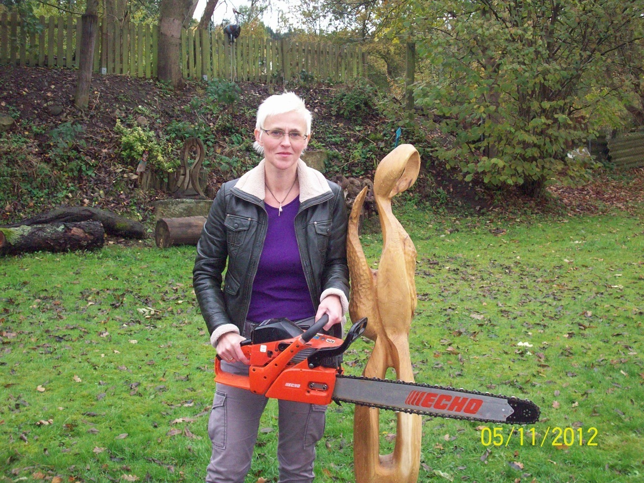 Fertigt Skulpturen aus Holz und Stein: Sylvia Itzen