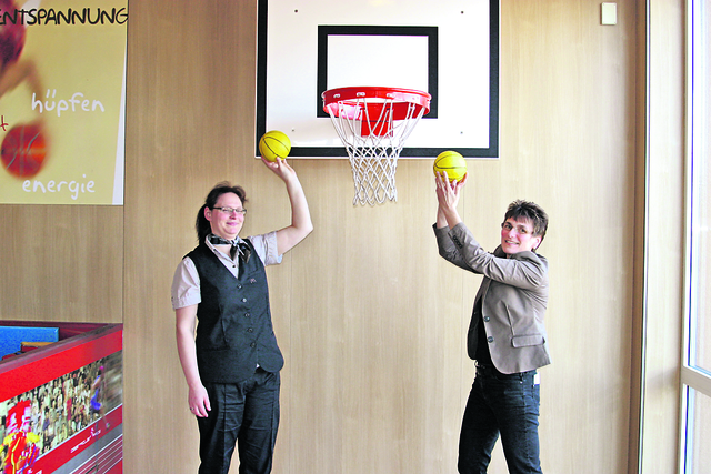Nicht nur im Kinder „Gym & Fun“ sind Isabelle Erdmann und Frauke Petersen-Hansen sportlich und mit Engagement dabei