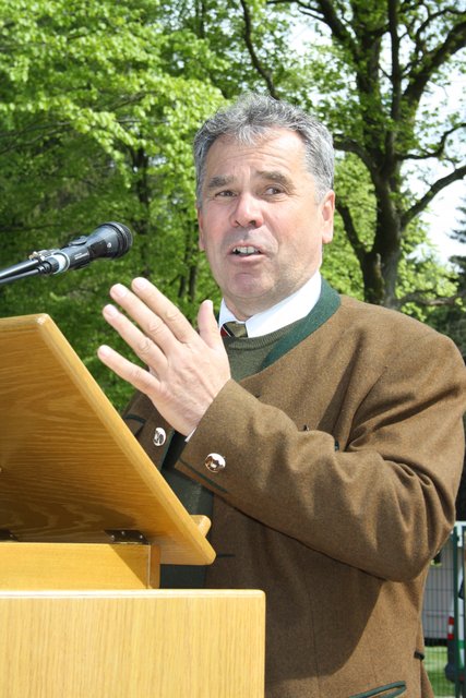 Wildpark-Chef Norbert Tietz begrüßte die Gäste