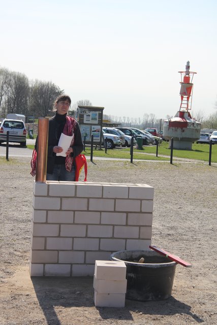 Dr. Clivia Häse bei der Grundsteinlegung