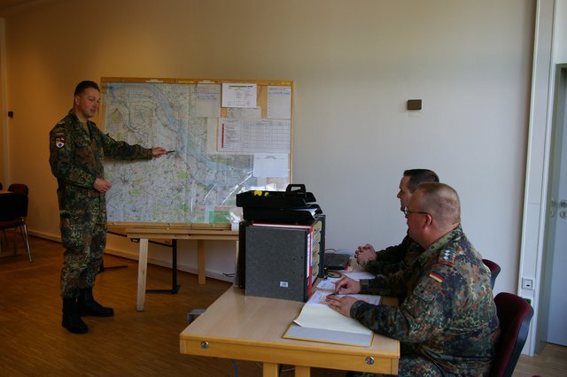 Wo und in welchem Umfang kann die Bundeswehr im Katastrophenfall helfen? Darum ging es bei der Übung des Kreisverbindungskommando Stade
