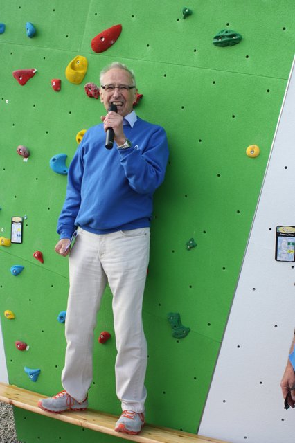 Arno Reglitzky begrüßte die Gäste bei der Einweihungsfeier