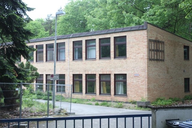 Steht seit Ende 2008 leer: die ehemalige Zivildienstschule an der Hermann-Stöhr-Straße