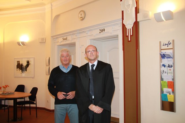 Wilfried Ganick und seines Rechtsanwalt Jürgen Hennemann (re.) im Stader Gericht