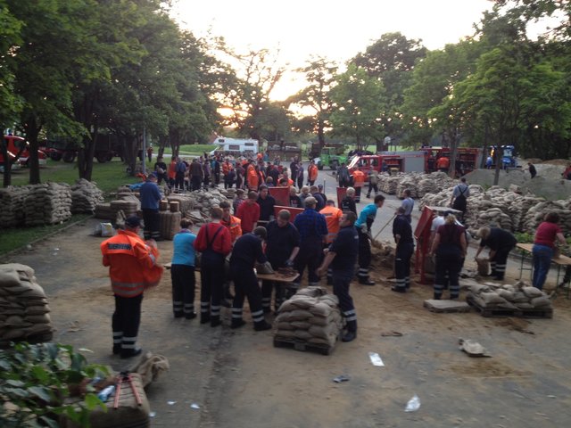 Impressionen vom Hochwassereinsatz der Helfer aus dem Landkreis Harburg | Foto: Feuerwehr/thl/oh