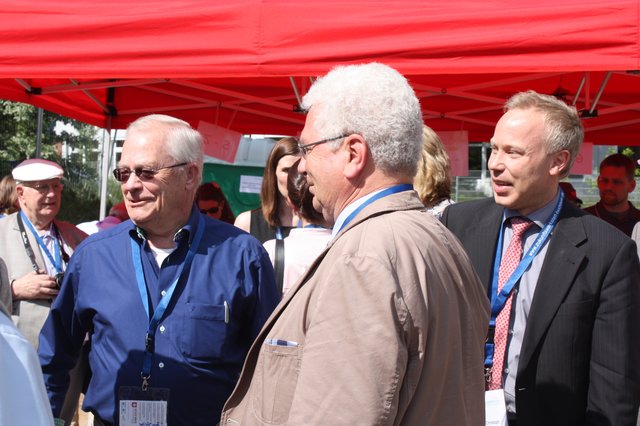 Auf der Gästeliste (v. li.): Joachim Schleif (Präsident TSV Buchholz 08), Dieter Beisner (Beisner Druck) und Christoph Diedering (Kanzlei am Marktplatz)
