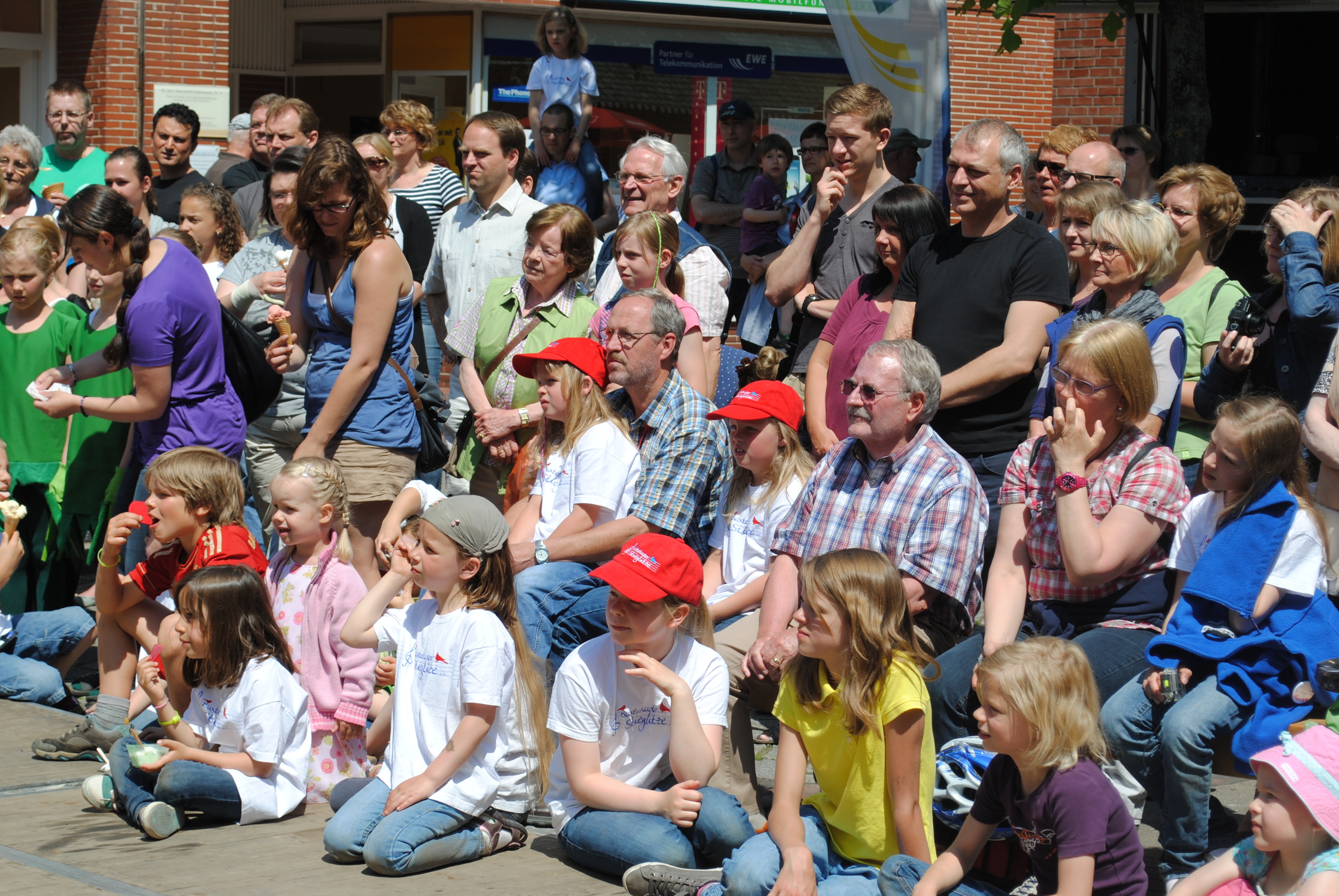 Volles Haus in Buxtehude: Altstadt- und Hafenfest lockten am Wochenende tausende Besucher an