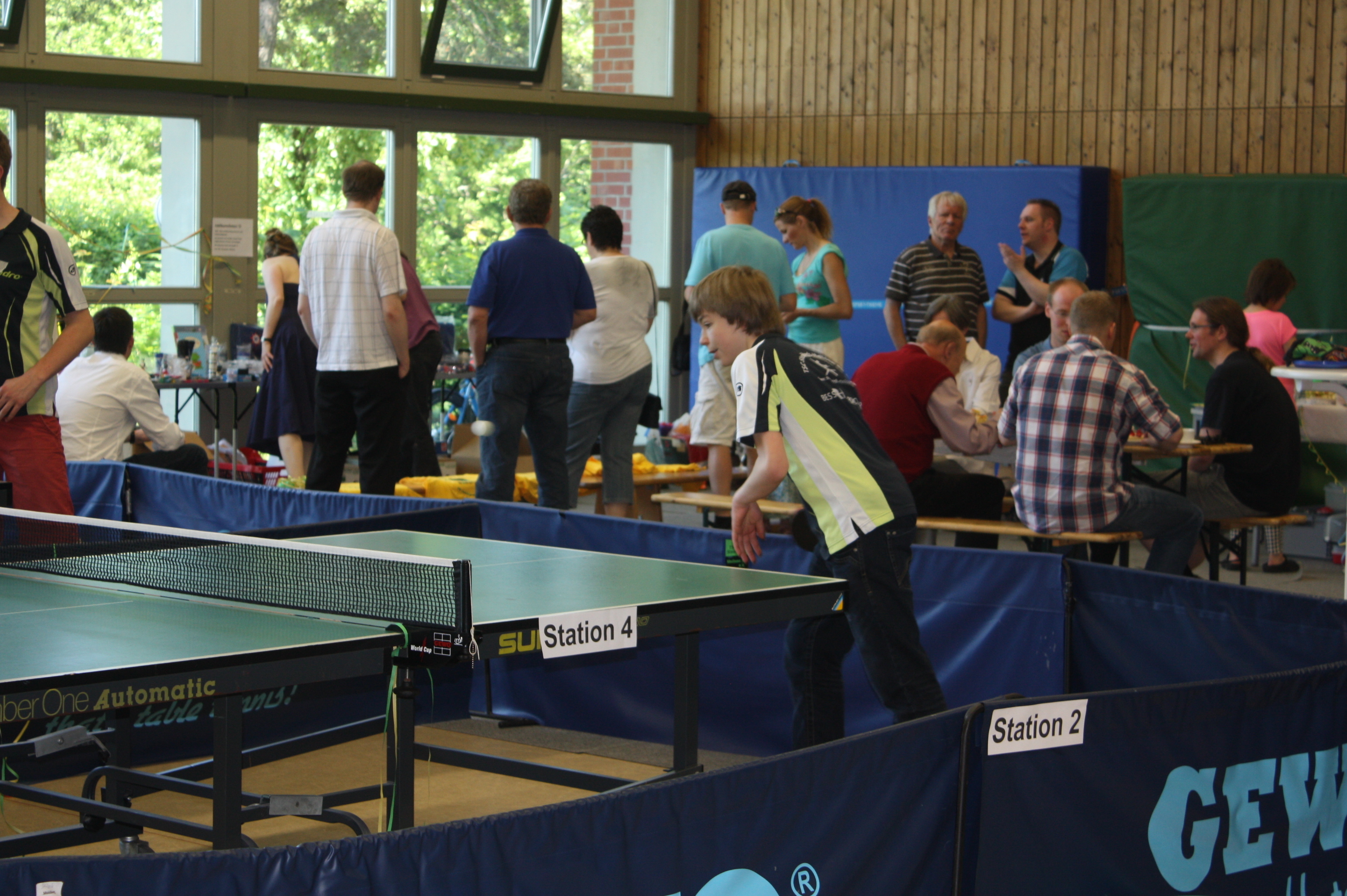 Die Besucher konnten in Ruhe klönen oder mit den Vereinsmitgliedern des TSC Steinbeck-Meilsen an die Tischtennis-Platten gehen