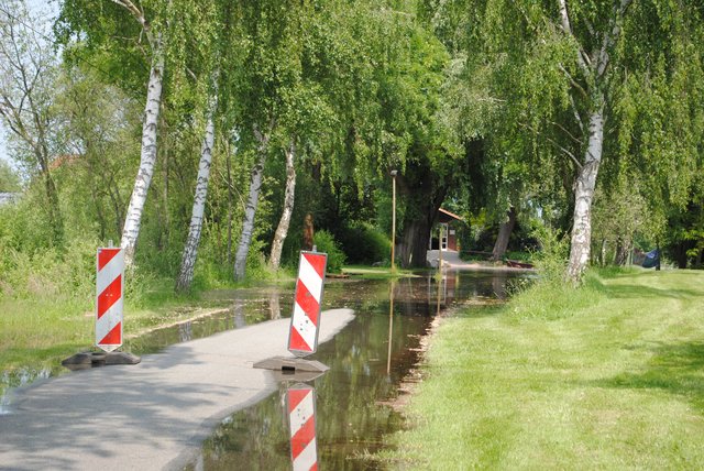 Das Restaurant unterhalb der Seebrücke in Winsen ist nur in Gummistiefeln erreichbar