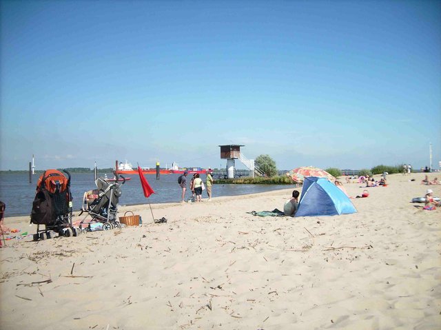 Sandstrand mit Anleger (hi.)