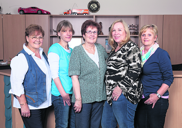 Das Büro der Firma Heinz Heidrich ist ausschließlich mit Familienmitgliedern besetzt (v. li.): Jutta Pelian, Anke Stöver, Elke Heidrich, Martina Heidrich und Ulla Meyer | Foto: Uli Seidel