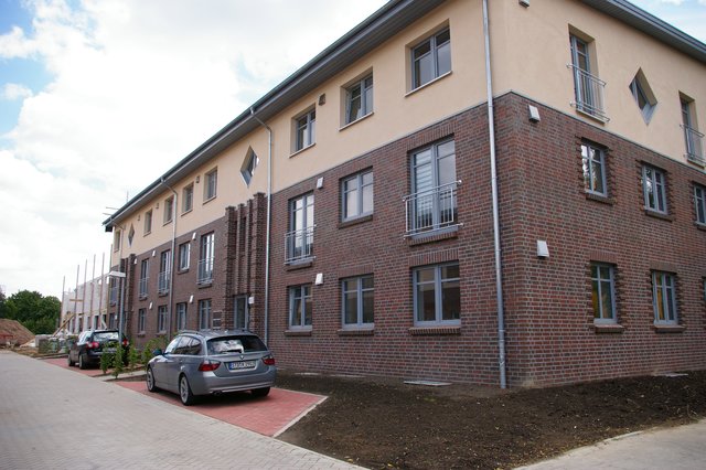 Der dritte Bauabschnitt (vorn) ist bereits bezogen, der vierte (Rohbau hinten) wird Anfang 2014 fertig sein