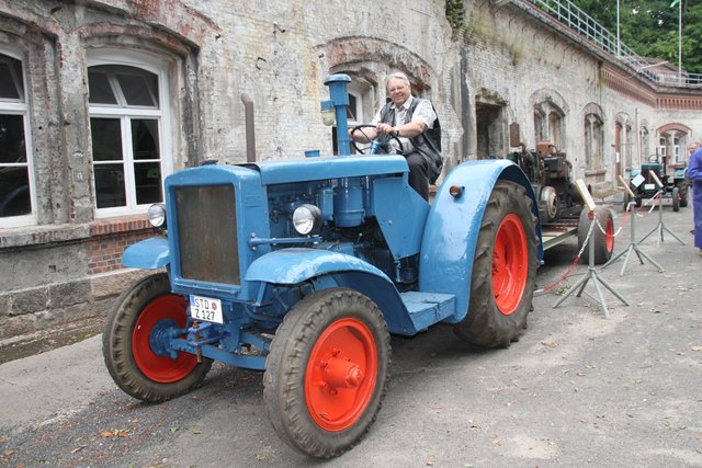Kam mit dem ältesten Trecker von allen: Udo Zander mit seinem Hanomag Baujahr 1943