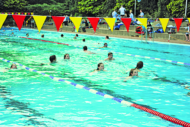 Seit Jahrzehnten eine beliebte Freizeit- und Sportstätte: das Freibad in Salzhausen