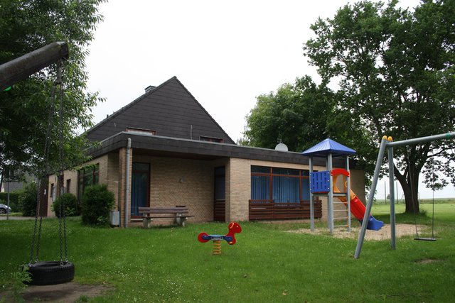 Ideal für Familienfeiern: Auf dem Außengelände befindet sich ein kleiner Spielplatz für Kinder