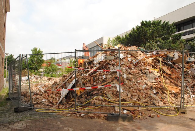Das Schrotthaus an der Bahnhofstraße wurde am Freitag abgerissen